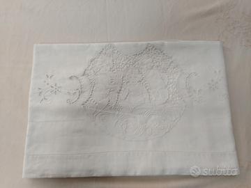 Lenzuolo matrimoniale in lino (ricamato a mano)