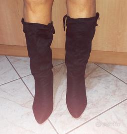 Stivali neri di velluto