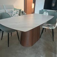 Tavolo moderno in ceramica effetto marmo