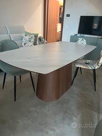 Tavolo moderno in ceramica effetto marmo