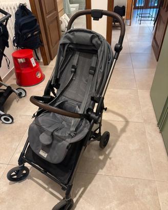 Cybex Melio Monument Grey fronte Mamma/Strada