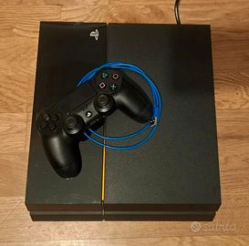 Playstation 4 con 2 giochi e cuffie wireless