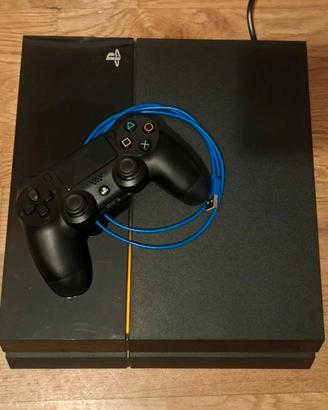 Playstation 4 con 2 giochi e cuffie wireless
