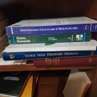 Libro manuale medicina stock o singolo