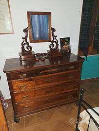 Comò, vetrina e armadio, per a chi piace stile ant