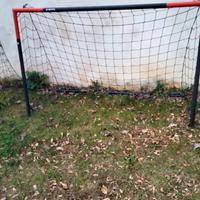 Due porte da calcio
