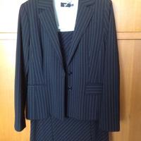 Tailleur gessato con gonna