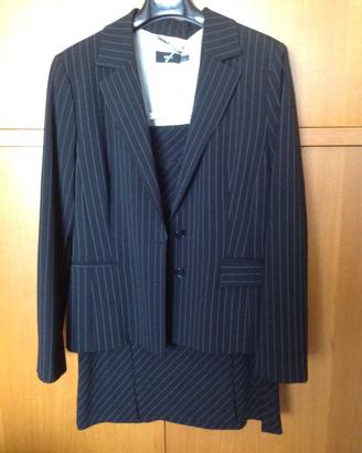 Tailleur gessato con gonna