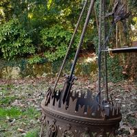 Antico lampadario in ferro battuto