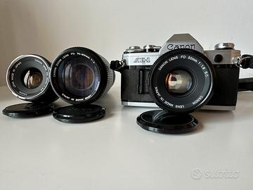 Canon AE-1 con obiettivi 35mm, 50mm, zoom 70-210