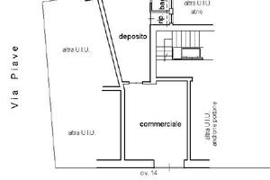 Negozio 41 mq con deposito e bagno zona centrale