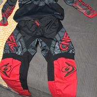 pantaloni e maglia da moto cross 