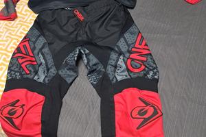 pantaloni e maglia da moto cross 