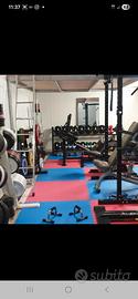 Palestra, Rack, Panca  , bilanciere e pesi.