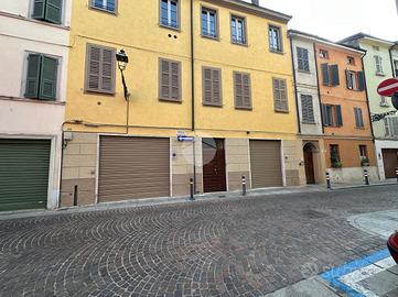 2 LOCALI A PARMA