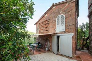 Disponibile piccolo casale per lucca comics 2025