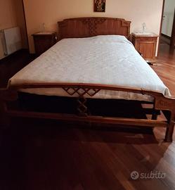 Letto matrimoniale e comodini - camera da letto