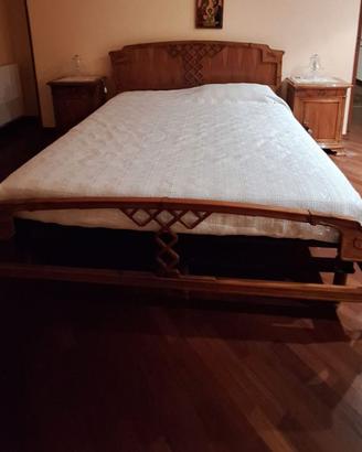 Letto matrimoniale e comodini - camera da letto