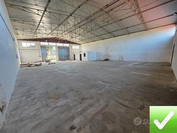 Ampio Capannone Ravagnese 800 Mq