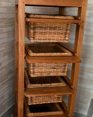 Mobile con cesti di vimini