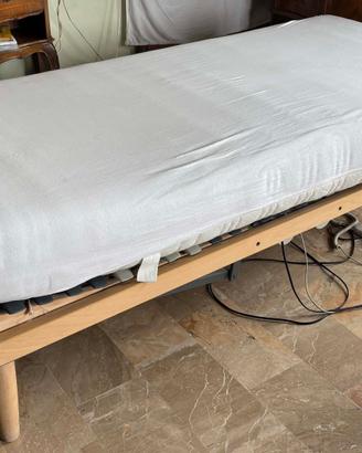 Letto con rete motorizzata