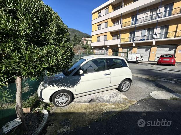 4 LOCALI A GENOVA