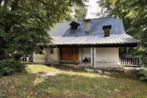 Villa di 249 m² con più di 5 locali e box auto a L