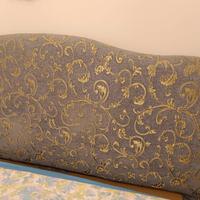 letto matrimoniale con testata sfoderabile.