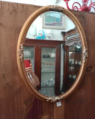 SPECCHIO OVALE CON CORNICE DORATA