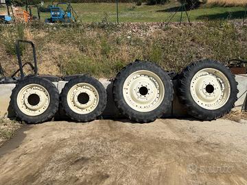Gomme strette per trattore New holland T5