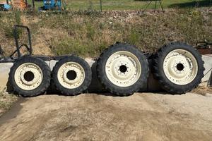 Gomme strette per trattore New holland T5