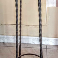 Porta vaso antico in ferro battuto