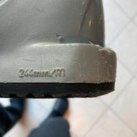 Scaponi e sci bambino