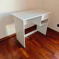 scrivania in legno
