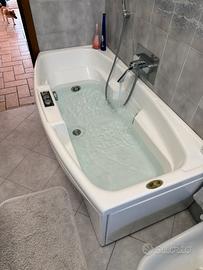 Vasca idromassaggio jacuzzi