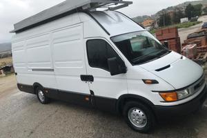 Iveco con tenda per mercato