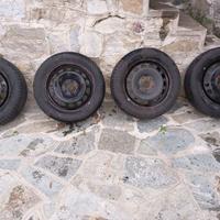 Pneumatici invernali con cerchi in ferro da 16 per