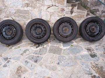 Pneumatici invernali con cerchi in ferro da 16 per