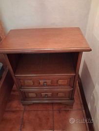 Comodino in legno