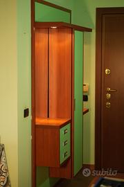 Mobile ingresso sospeso con specchio e luci