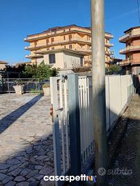 Immobile di 80 m² con 1 locale a Albanella
