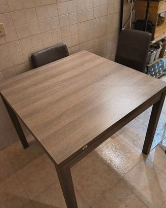 Tavolo 90x90  allungabile 120 euro trattabili 