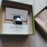 anelloGucci Anello a fascia con api e GG

