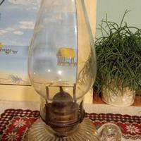 Antica lampada a petrolio