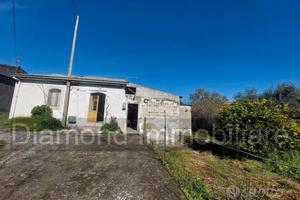 Casa di campagna con terreno a Verzella