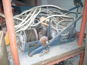 montacarichi con comando a corda