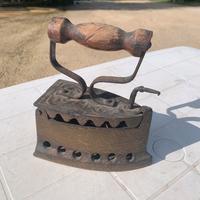 Ferro da stiro antico da collezione