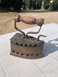 Ferro da stiro antico da collezione