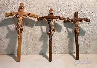 Crocifissi antichi in legno