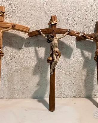 Crocifissi antichi in legno